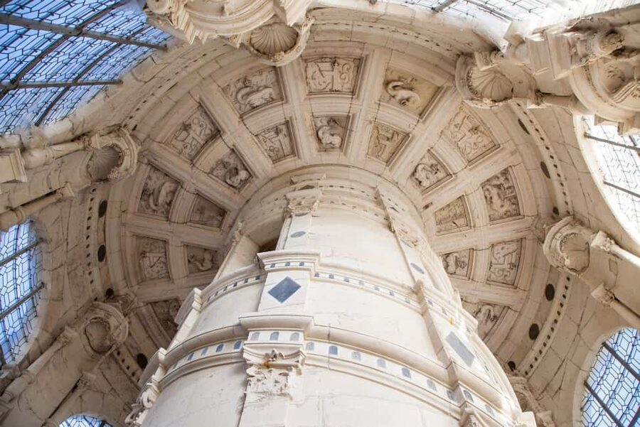 Tours/Amboise: Chambord, Chenonceau Day Trip & Wine Tasting - Amboise and the Caves Ambacia tasting