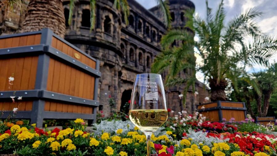 Trier: Guided City Walk with Wine Tasting - Market Cross and Trier’s main square