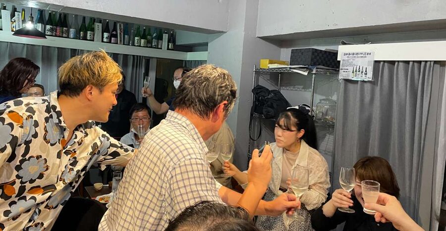 Tsukiji: Unlimited Sake Tasting Experience - Arriving at Sake Lovers Inc in Tsukiji