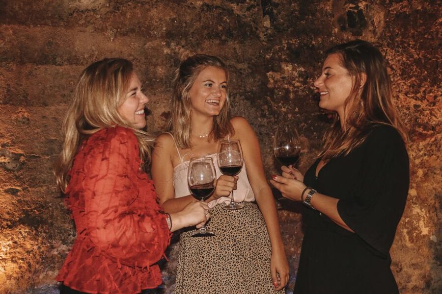 Valencia: Old Town Tour, Wine & Tapas in an 11th c. Monument - Valencia and Requena wines at the table