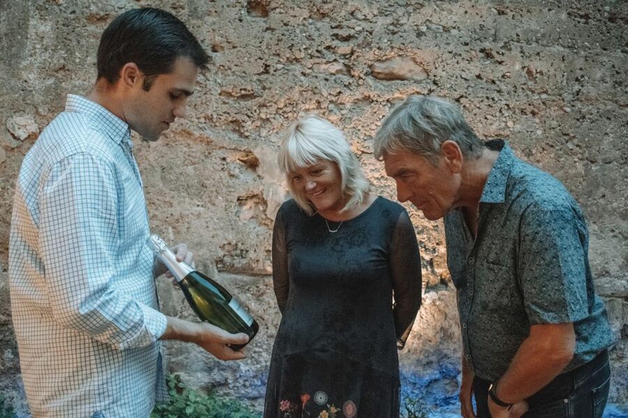 Valencia: Old Town Tour, Wine & Tapas in an 11th c. Monument - Guide quality and group atmosphere