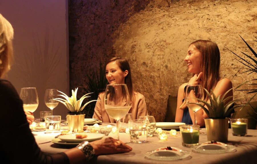Valencia: Old Town Tour, Wine & Tapas in an 11th c. Monument - Starting at Plaça de Sant Jaume