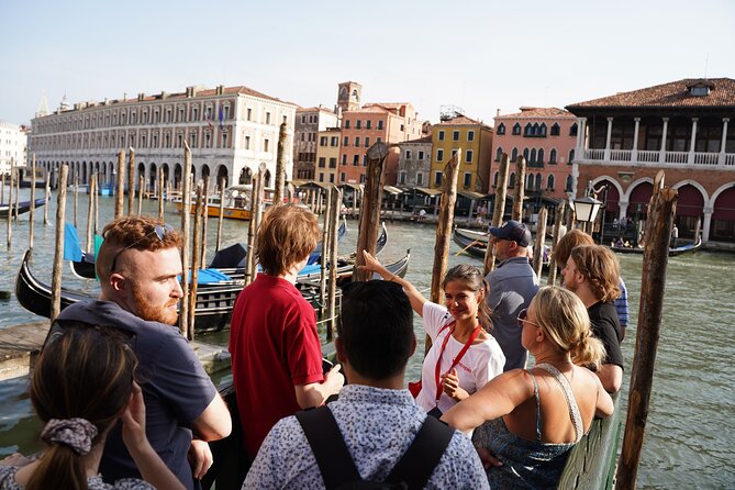 Venice Like a Local: Food, Wine & Spritz Tour with Traghetto Ride - Starting in Cannaregio with a glass of Prosecco