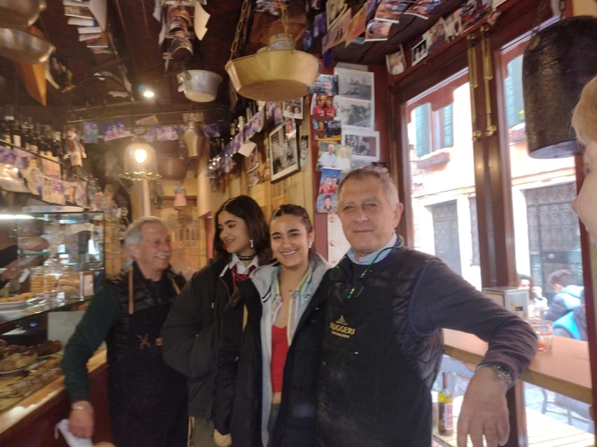 Venice: Sunset Walking Tour with Food and Wine Tastings - Why a food walk fits Venice so well