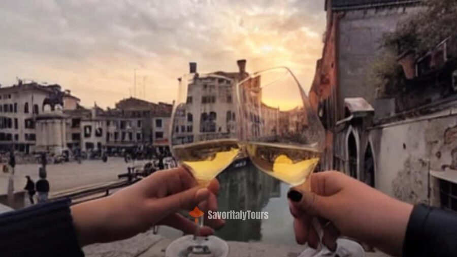 Venice: Sunset Walking Tour with Food and Wine Tastings - Cicchetti, bacari, and the first tastings