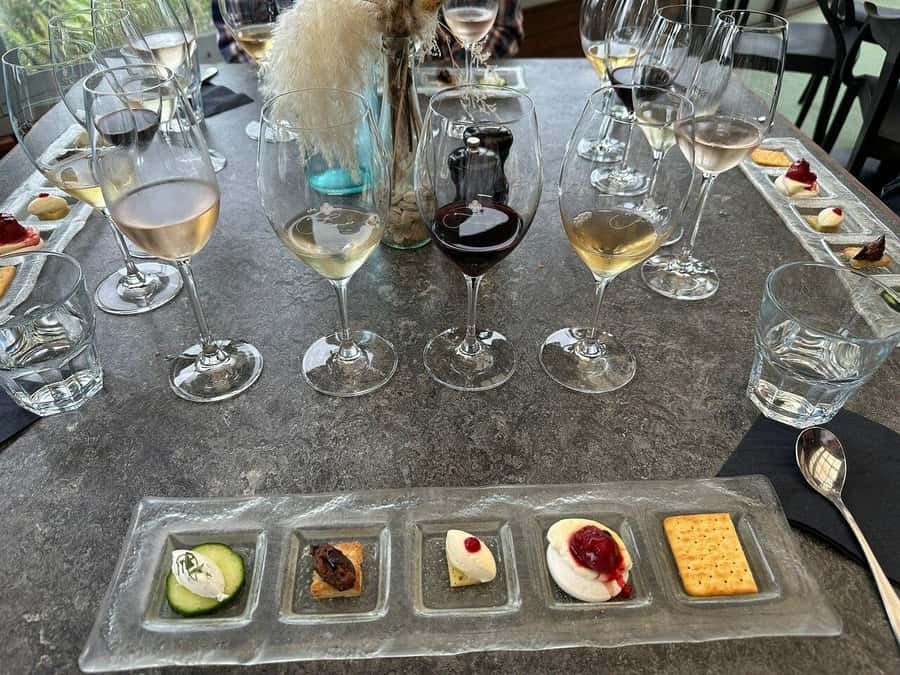 Waiheke Island Gourmet Food and Wine Tour with Lunch - Returning to Matiatia or staying in Oneroa
