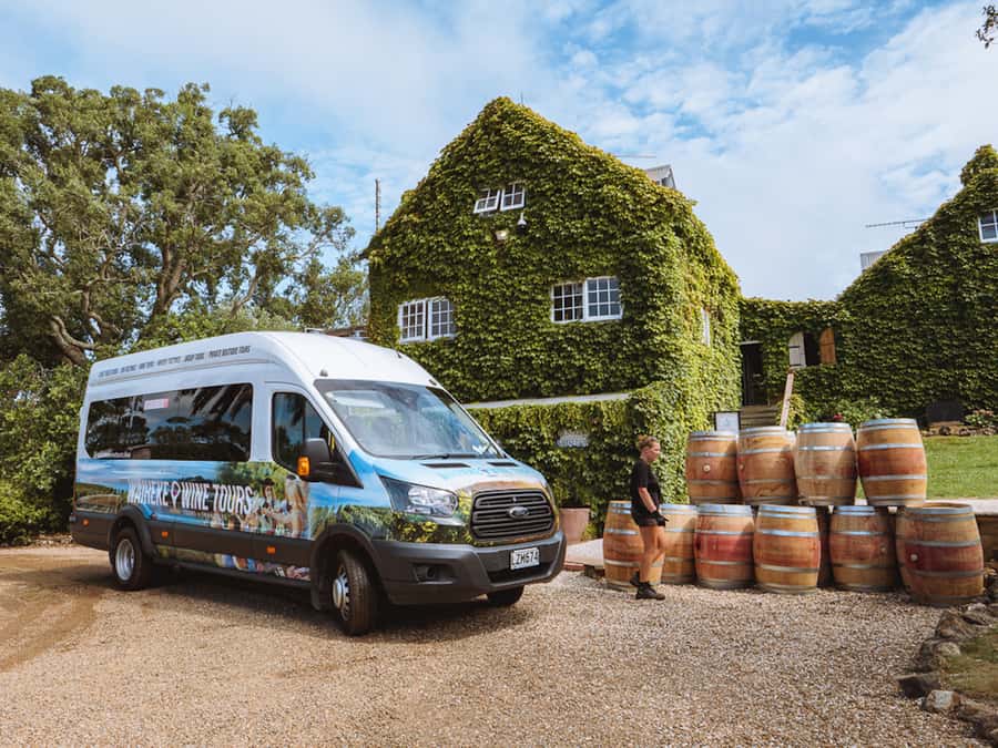 Waiheke Island: Scenic Island Wine Tour & Local Wine Tasting - Who should choose each option?