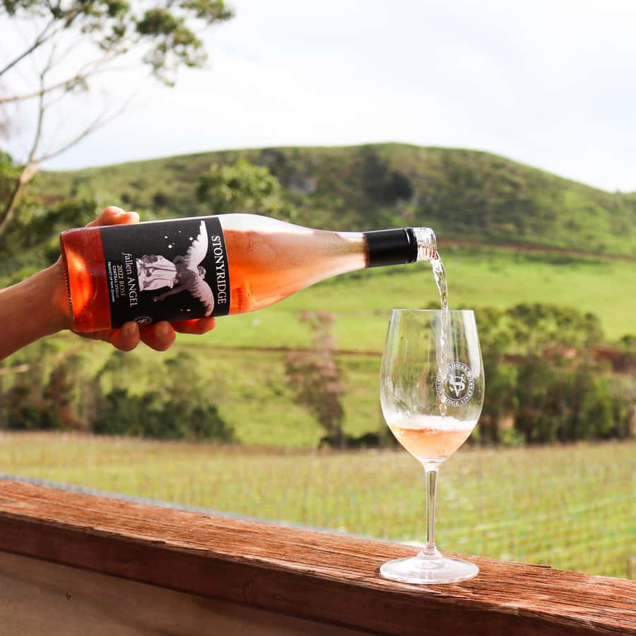 Waiheke Island: Wine Tour & Lunch at Award Winning Venue - Onetangi Beach and lunch at Three Seven Two