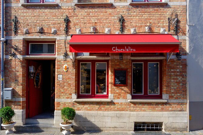 Walking tour of Bruges with boat option and/or beer tasting - Huidenvettersplein and the craft guilds