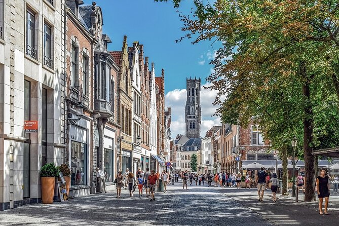 Walking tour of Bruges with boat option and/or beer tasting - Walplein brings beer into the story