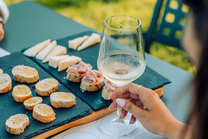 Wine and Food Tasting in the Vineyards in Lazise - Tasting Garganega, Chiaretto and Lake Garda reds