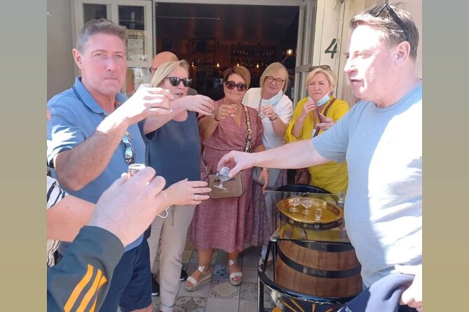 Wine Lovers: Winery Tour w/ Tasting & Tapas (Albufeira/Vilamoura) - Four wines, Portuguese cheese, and a modest tapas board
