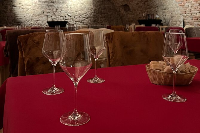 Wine Tasting IN THE DARK! - The audio guide: funny, clear, and not fully personal